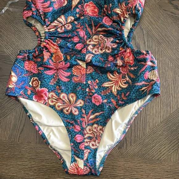 ULLA JOHNSON ‘MABEL PRINT RUCHED CUTOUT’ SWIMSUIT, Medium, $425 - Picture 13 of 15